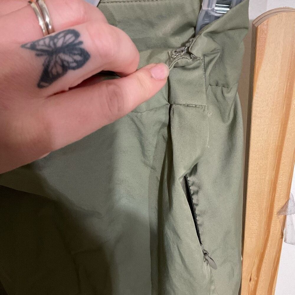 Old Navy knee length olive green stretch skirt side zip hook and eye, size 8/m - Picture 5 of 8